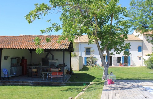 Sauveterre House | Grand mas Avec Piscine et Grand Jardin Arboré, à 10 min D'avignon