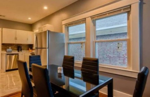 Belknap House | Grand Modern Apartment in the Heart of Highlands