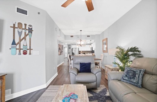 Panama City Beach Condo | Grand Panama 2007! Direct Gulf Front Nicely decorated, large balcony, sleeps 6