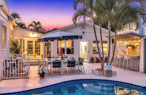 Old Northwood House | Grand Residence | Heated Pool | Beach Proximity | Emerald Key | RESlDENCES