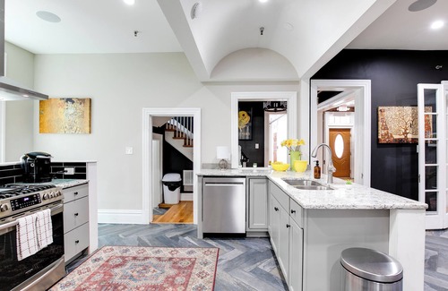 Museum District House | Grand Retreat with VMFA Views + Large Groups