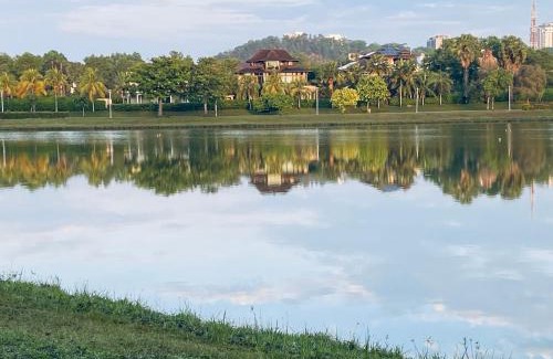 Putrajaya Villa | Grand Serene Lakeside Bali Style Villa