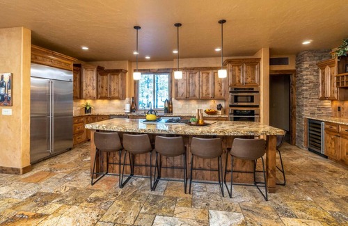 Sunriver House | Grand, Spacious, 5 On Suites, Chef's Kitchen, Bikes, Hot Tub, NO Resort Fees