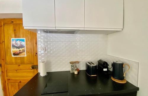 Briancon Apartment | Grand studio classé 4 étoiles avec jardin et garage vélo, moto