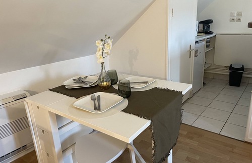 Nemours Apartment | Grand Studio Cosy en Hypercentre ! Rénové Avec A/C