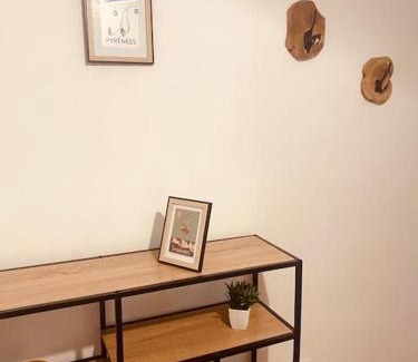 Bagneres-de-Bigorre Apartment | Grand Studio à 3 min du centre-ville