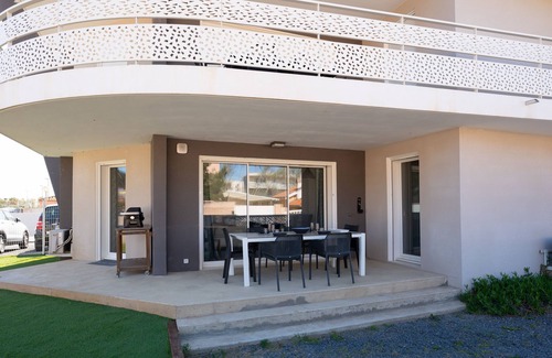 Vias Apartment | Grand T3 neuf climatisé avec WIFI à 100m de la mer