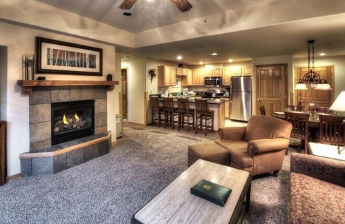 Four O'Clock Condo | GRAND TIMBER LODGE, Breckenridge 2 bedroom, 1/24/26- 1/31/26