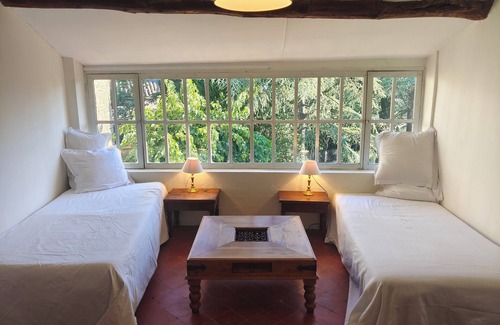 Cabrieres-d'Avignon Bed & Breakfast | Grande Chambre de 30m2 Dans Belle Demeure Xviiè à Cabrières D'avignon