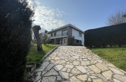 Montayral House | Grande et Lumineuse Maison, Court de Tennis et Jardin Clos