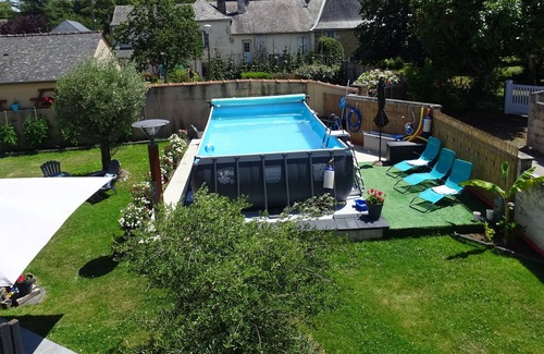 Menil House | Grande Maison Avec Piscine a 2 pas de la Mayenne