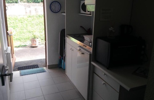 Salies-de-Bearn Apartment | Grande maison sur 2000 m2 de terrain avec un studio amenage pour 2 personnes2