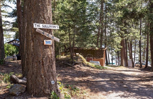 Rollins House | Grandma's cabin in the woods on the lake!