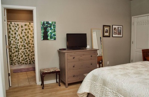 Austin Apartment | GRANDPARENTS! Come stay with us to visit your family and friends!