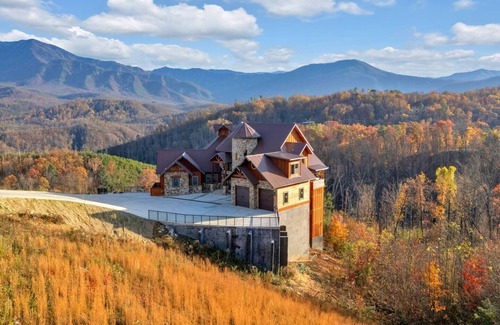 Chalet Village House | Grandview Lodge - Gatlinburg Burns