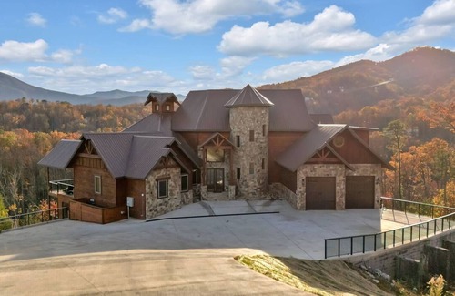 Chalet Village House | Grandview Lodge - Gatlinburg Burns