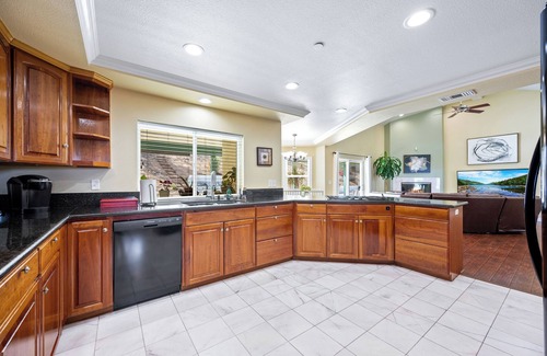 La Sierra Hills House | GRANDVIEW PICKLEBALL OASIS. A private 6 bedroom pool home with panoramic views.