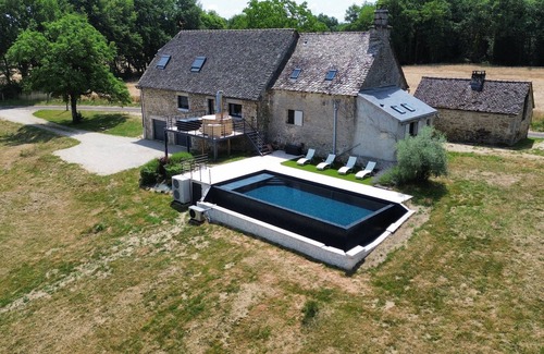 Hautefage House | Grange Rénovée en Xaintrie