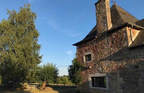 Mondalazac House | Grange Reformée en Pleine Nature