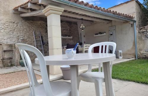 Mane House | Grange Voutée avec jardin