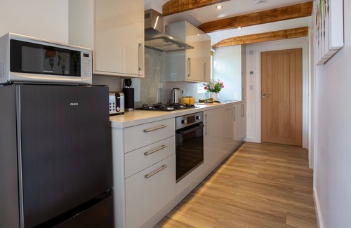 Pitchcombe Cottage | Gras Lodge, Middle Littleton - sleeps 4 guests in 2 bedrooms