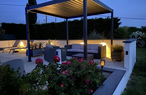 Montfrin House | Gray flamingo house