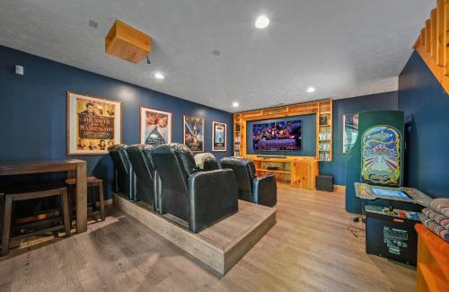 Black Bear Falls House | Gray Fox Den Theater & Arcade, Hot Tub, Views