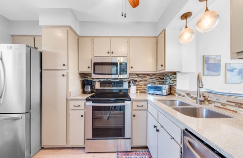 Seabrook Island House | Great 2 BR Villa! Marsh/Distant Ocean Views! Neighborhood Pool! Near Kayak Dock!