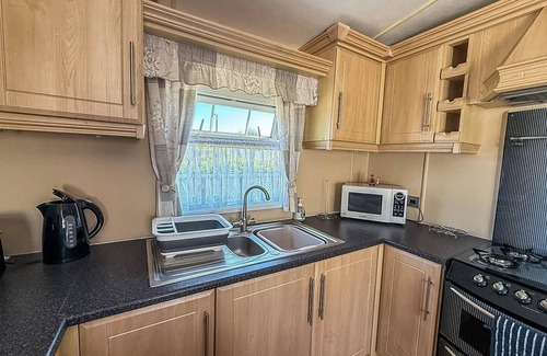 Great Yarmouth House | Great 6 berth caravan for hire at Cherry Tree Holiday Park in Norfolk ref 70801C