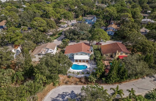 Seminole House | Great 6BR for All Ages/Heated Pool 5 Min to Beach by RedAwning