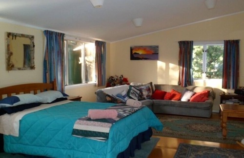 Amodeo Bay House | Great bach above the beach - Driftwood
