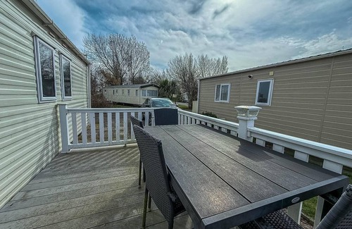Skegness House | Great caravan with decking Southview Holiday Park in Skegness ref 33002V