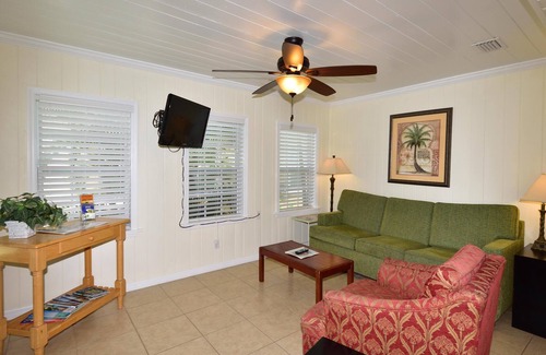 Clearwater Beach Cabin | Great Cottage 20 seconds to Beach