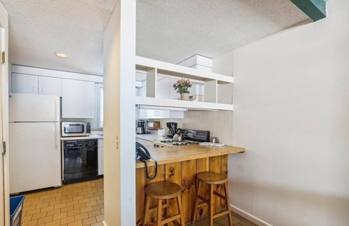 Stowe Area Condo | Great Deal! Prime Ski Week at Village Green in Stowe - Feb 24 to Mar 2;