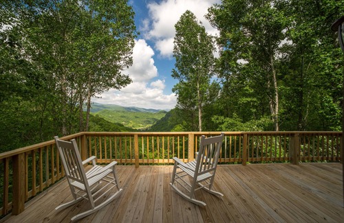 Boone House | GREAT ESCAPE, RELAX & PLAY, 9 ACRES, SUPER VIEW, 2 DECKS, FIRE PIT, TRAILS &MORE