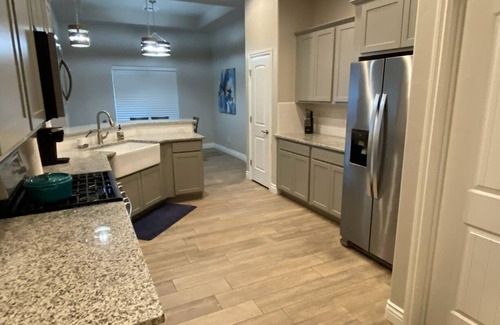 Kingman House | Great for traveling for work or a vacation. Spacious 4-bedroom house in Kingman