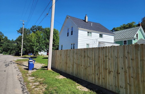 Roosevelt Park House | Great for working professionals: medical, construction, etc. LTE, or Mid-term!