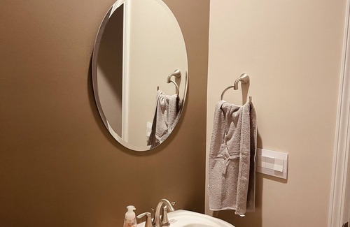 Camby House | Great Home, spacious and in a quiet neighborhood, public park and swimming pool