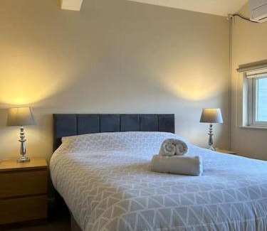 Manchester House | Great House + air conditioning + free car parking