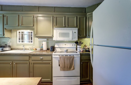 Butler Cabin | Great lake views, super fast WiFi, Lake/Dock access