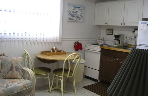 Sarasota Apartment | Great location across the street from Lido Beach