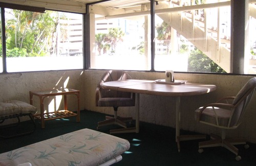 Sarasota Apartment | Great location across the street from Lido Beach
