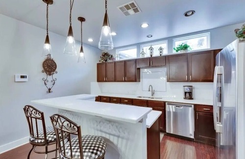 Dawson House | Great location-Beautiful Austin Home-in SoCo 4BR, 3.5BA