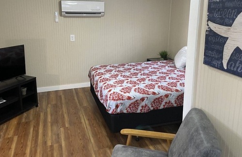 Lake Ozark Cabin | Great location, fishing cabin, sleeps 2 , full kitchen, and ramp/boat slip