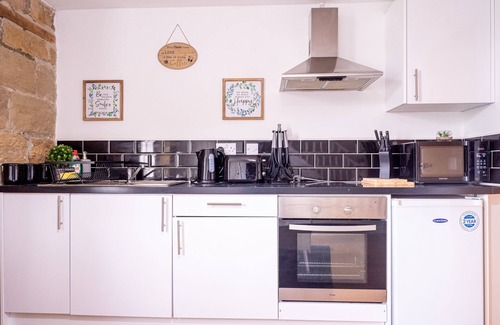 Leeds Apartment | Great Location for Work Near Kirkstall
