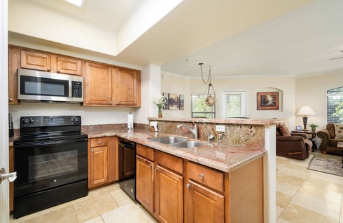North Scottsdale Condo | Great Location in North Scottsdale w/tons of amenities!