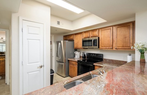 North Scottsdale Condo | Great Location in North Scottsdale w/tons of amenities!