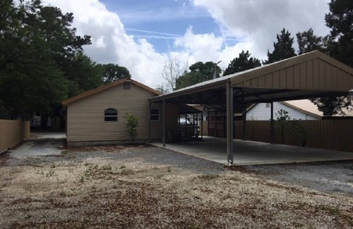 Sulphur House | Great Location in Sulphur 1/2 Mile to I-10 Exit 20 2 Beds