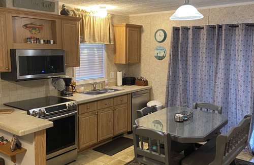 Hornbeak Cabin | Great location just across the street from Reelfoot Lake close to boat ramps