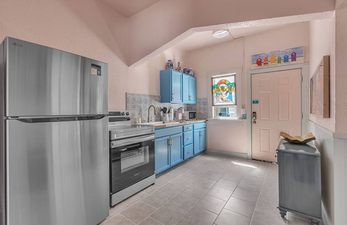Gulfport Condo | 🌴Great Location☀Walk To Beach🐬Casa Al Mare #1🐠Historic Charm! Pet Friendly